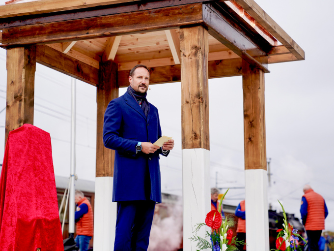 Kronprinsen taler ved markeringen av Dovrebanens 100-årsjubileum. Foto: Simen Løvberg Sund, Det kongelige hoff